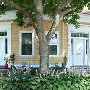 Downtown One Bedroom/historic Bauer Terrace Apartment Halifax